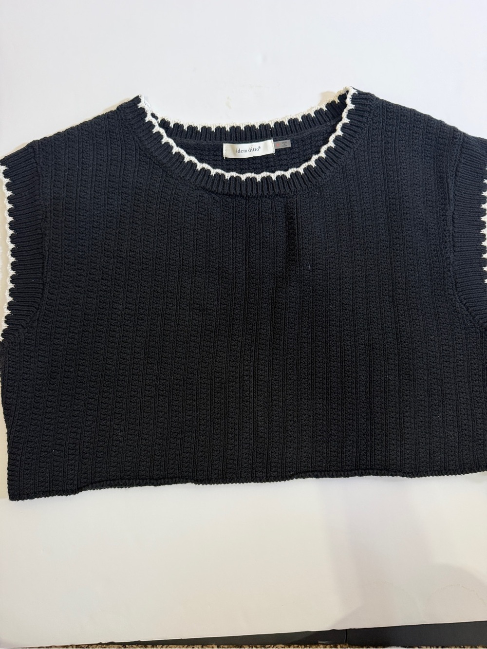 Idem Ditto Black Knit Sleeveless Top with White Trim Medium